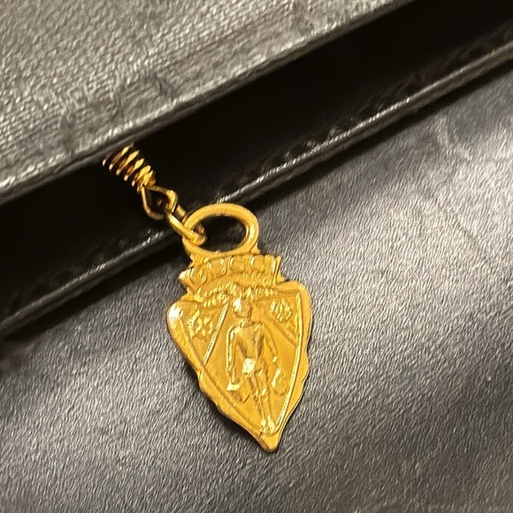 🚨SOLD🚨 Authentic Vintage Gucci Black Crossbody - Picture 11 of 12